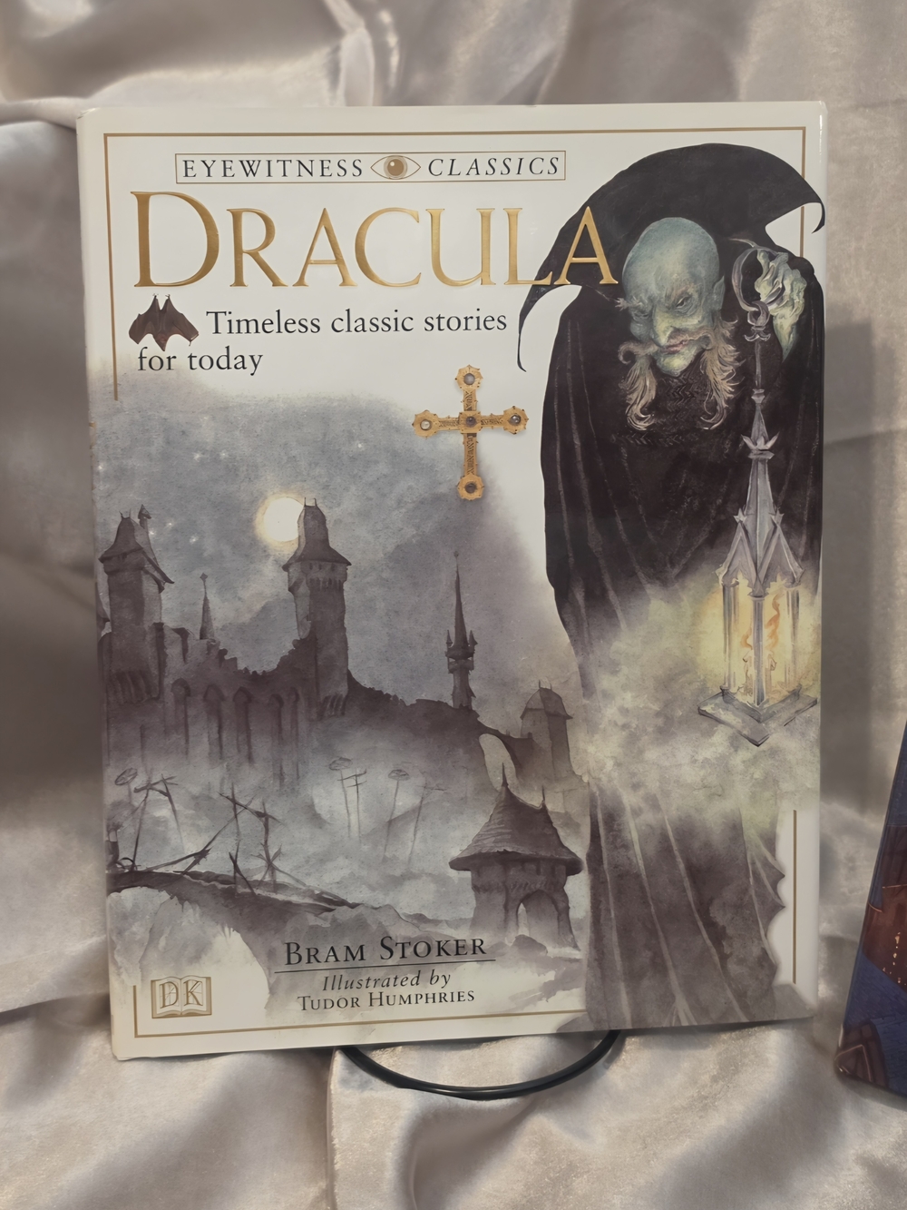 Dracula (DK Eyewitness Classics) – Hardcover (1997) – Illust. by Tudor Humphries